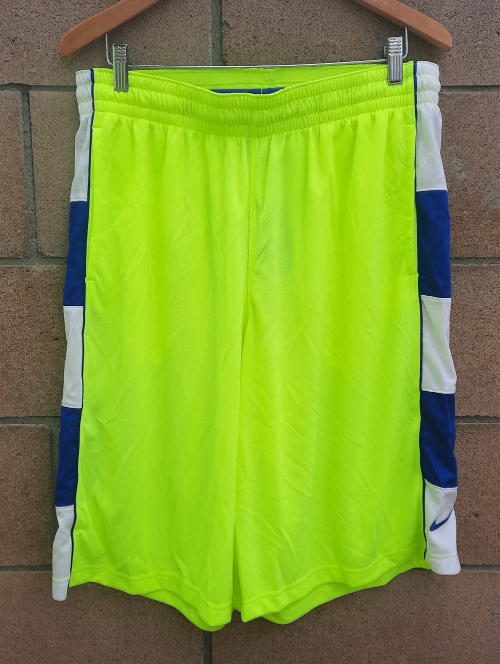 NIKE Men's Dri-Fit Neon Basketball Active Shorts With Pockets Size XL  NWT
